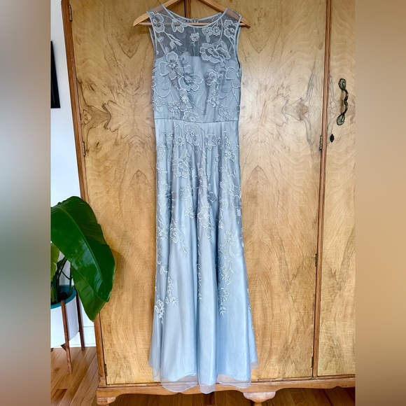 Tahari by Arthur S. Levine Grey Silver Embroidered Floral Long Formal Dress - Picture 1 of 6